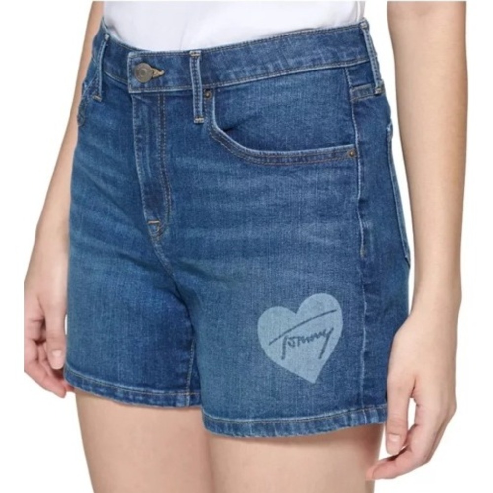 Tommy Hilfiger Greenwich Shorts Womens 14 Blue Heart Graphic NWT